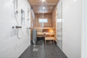 Asunnon sauna ja suihkut